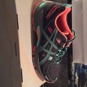 Women’s ASICS gel venture 5 running shoe